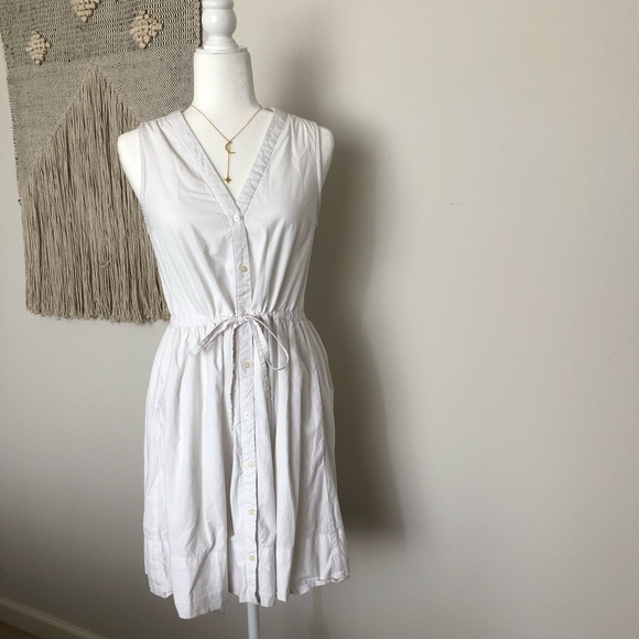 GAP Dresses & Skirts - White seersucker GAP dress